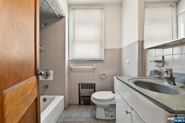 419 Hamilton Street, Harrison, NJ 07029