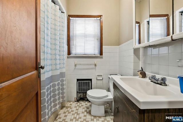 419 Hamilton Street, Harrison, NJ 07029