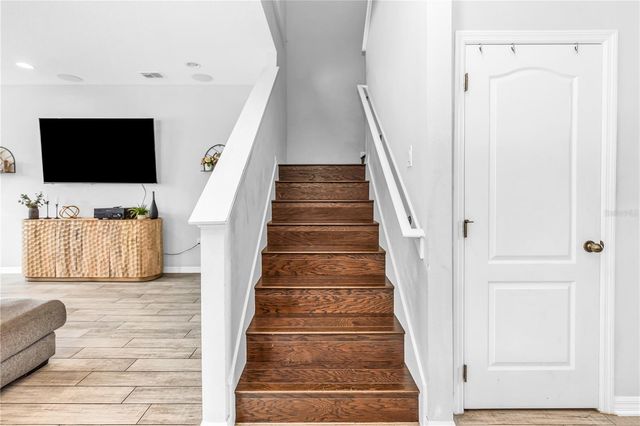 239 LUGANO WAY, Debary, FL 32713