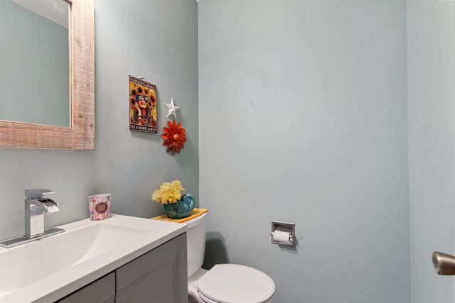 864 Winterberry Court, Woodbury, MN 55125