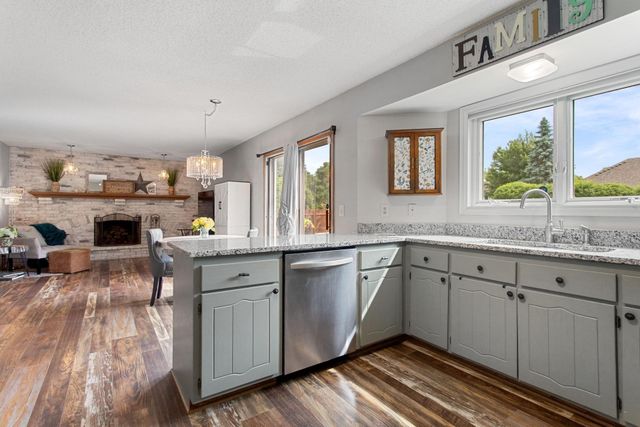 864 Winterberry Court, Woodbury, MN 55125