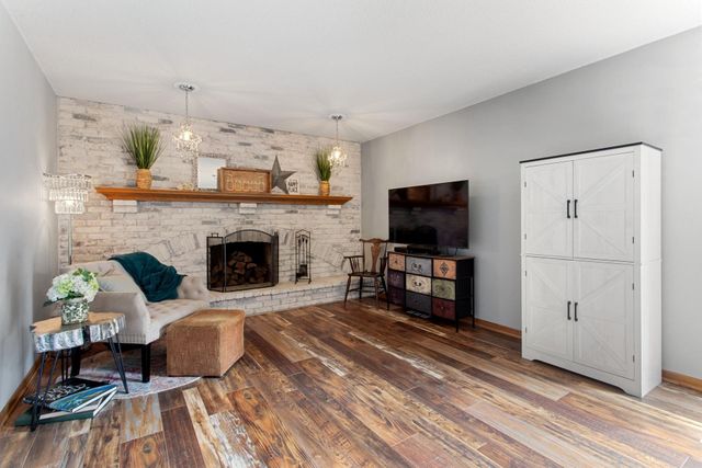 864 Winterberry Court, Woodbury, MN 55125