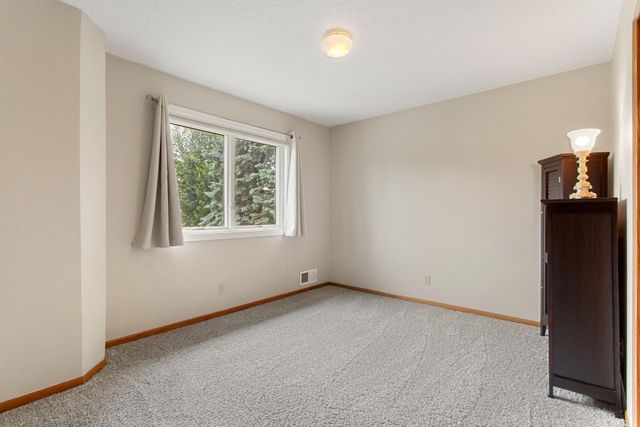 864 Winterberry Court, Woodbury, MN 55125