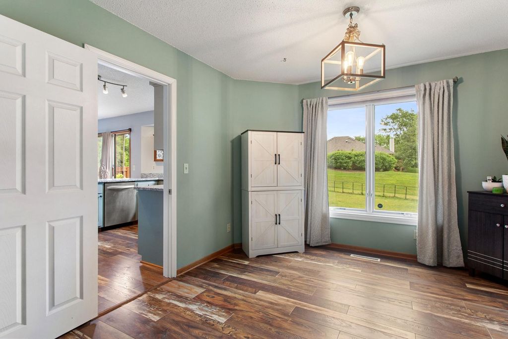 864 Winterberry Court, Woodbury, MN 55125 — photo 4
