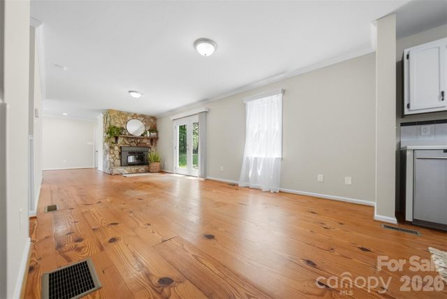 131 Fox Runn Drive, Granite Falls, NC 28630
