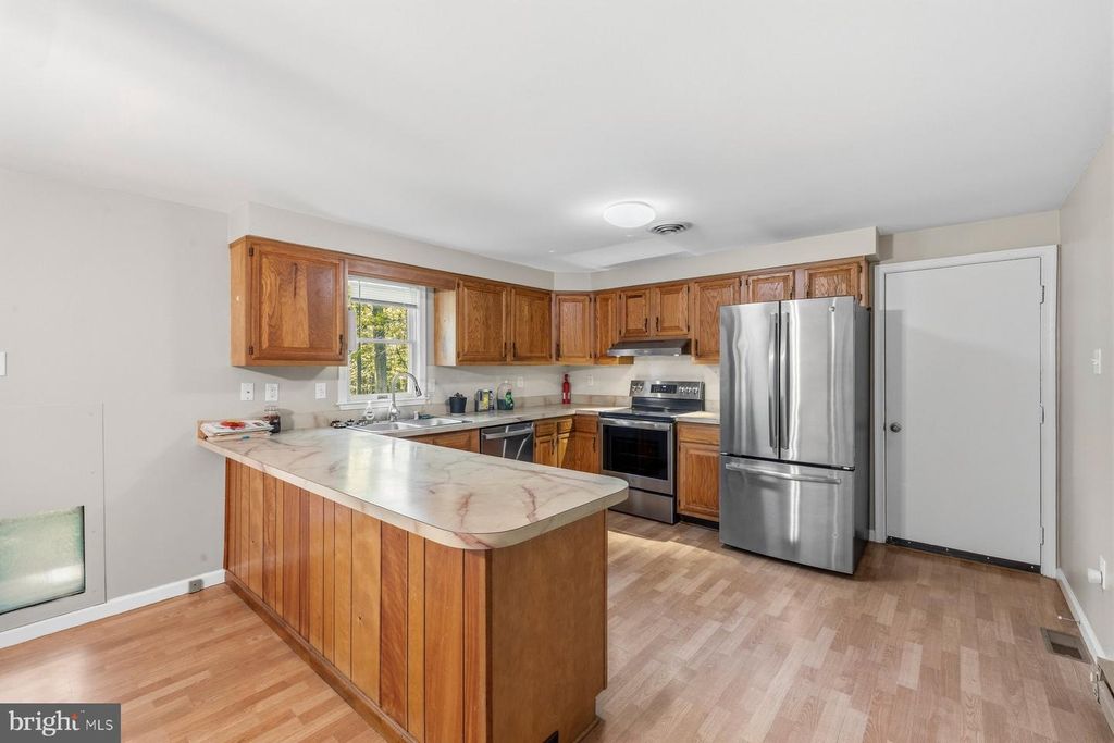 Image 11 of property listing at 10820 GAMBRILL PARK RD, Frederick, MD 21702