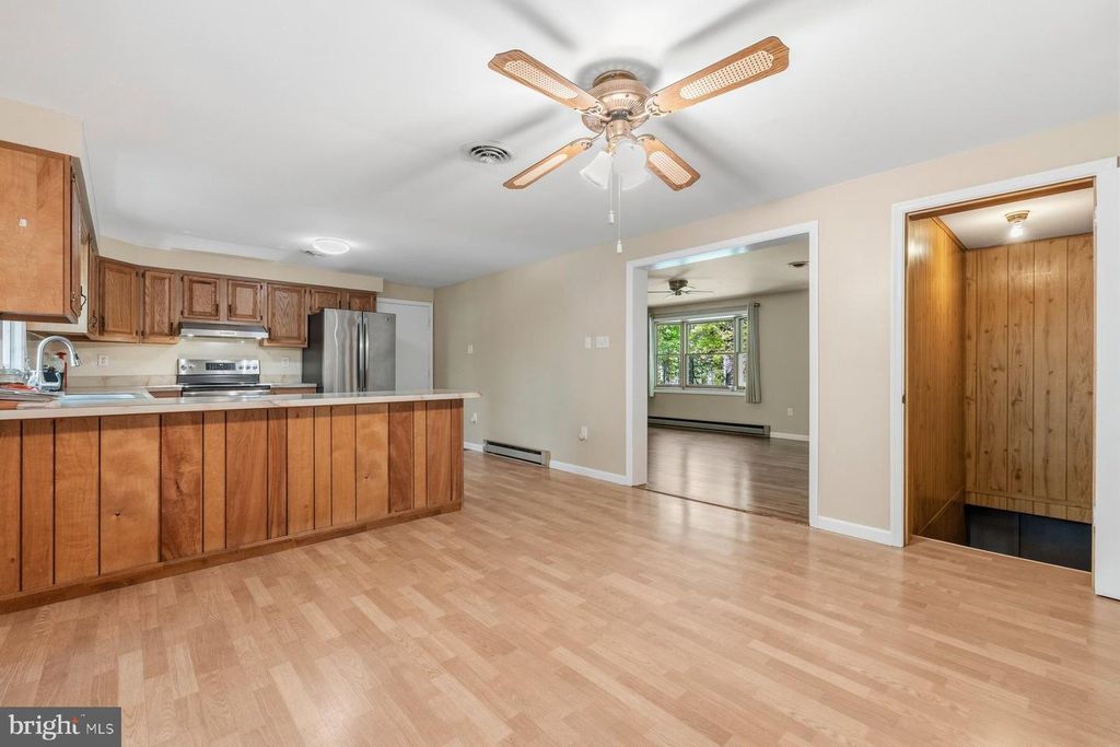 Image 16 of property listing at 10820 GAMBRILL PARK RD, Frederick, MD 21702