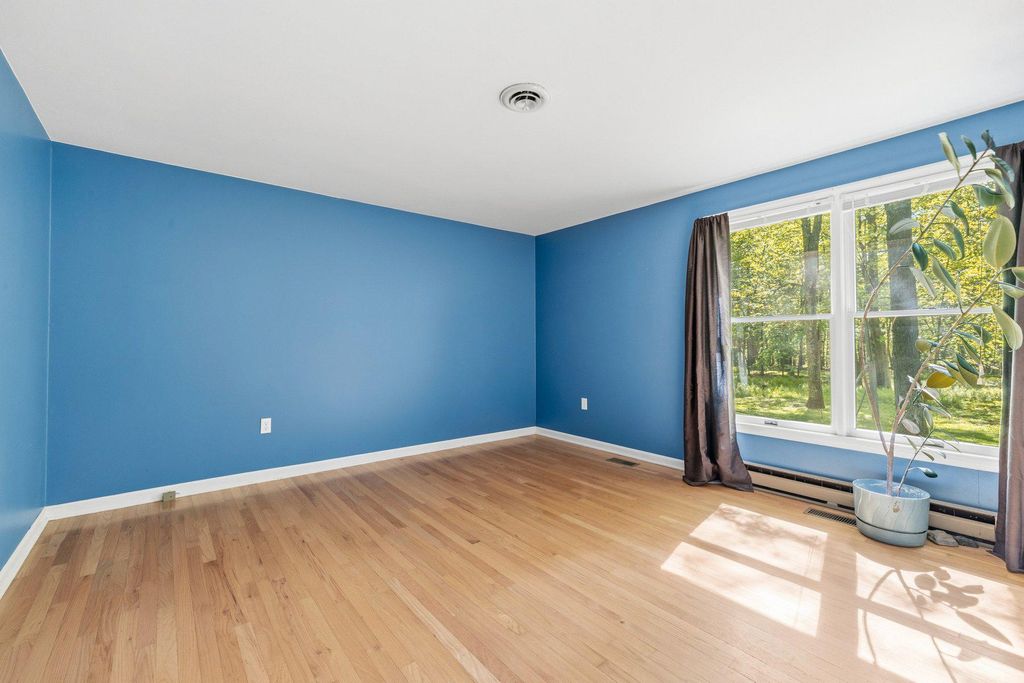 Image 19 of property listing at 10820 GAMBRILL PARK RD, Frederick, MD 21702