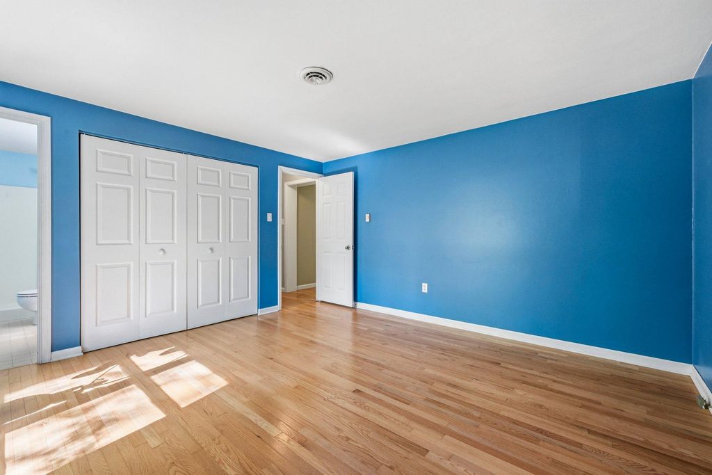 Image 20 of property listing at 10820 GAMBRILL PARK RD, Frederick, MD 21702