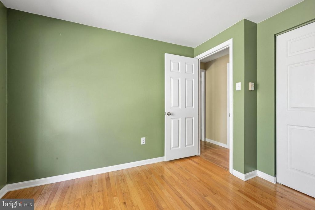 Image 25 of property listing at 10820 GAMBRILL PARK RD, Frederick, MD 21702