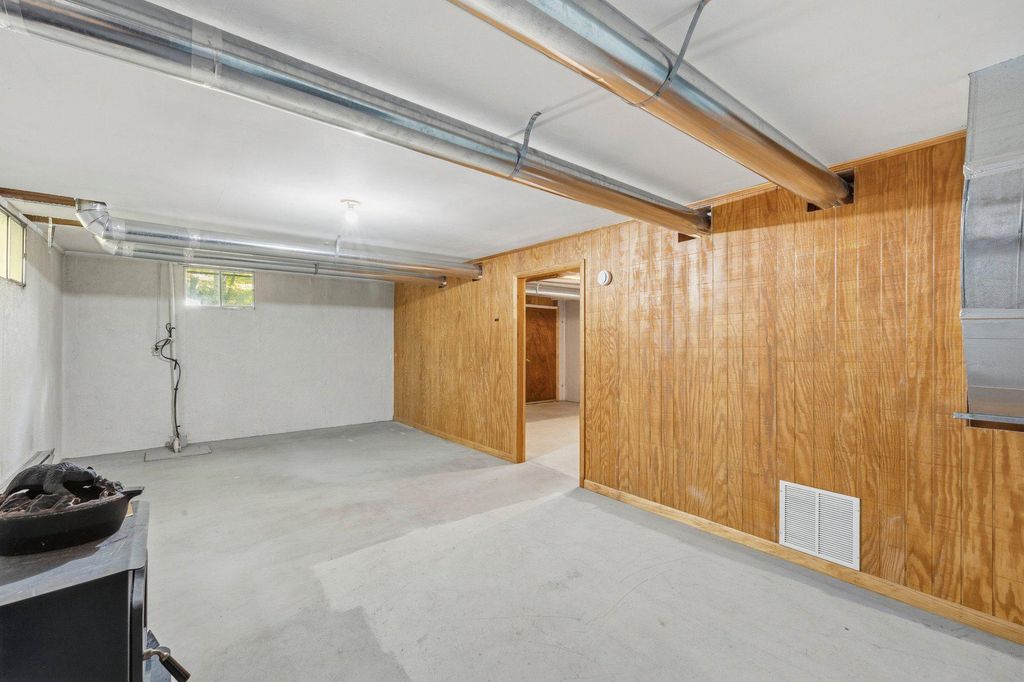 Image 28 of property listing at 10820 GAMBRILL PARK RD, Frederick, MD 21702