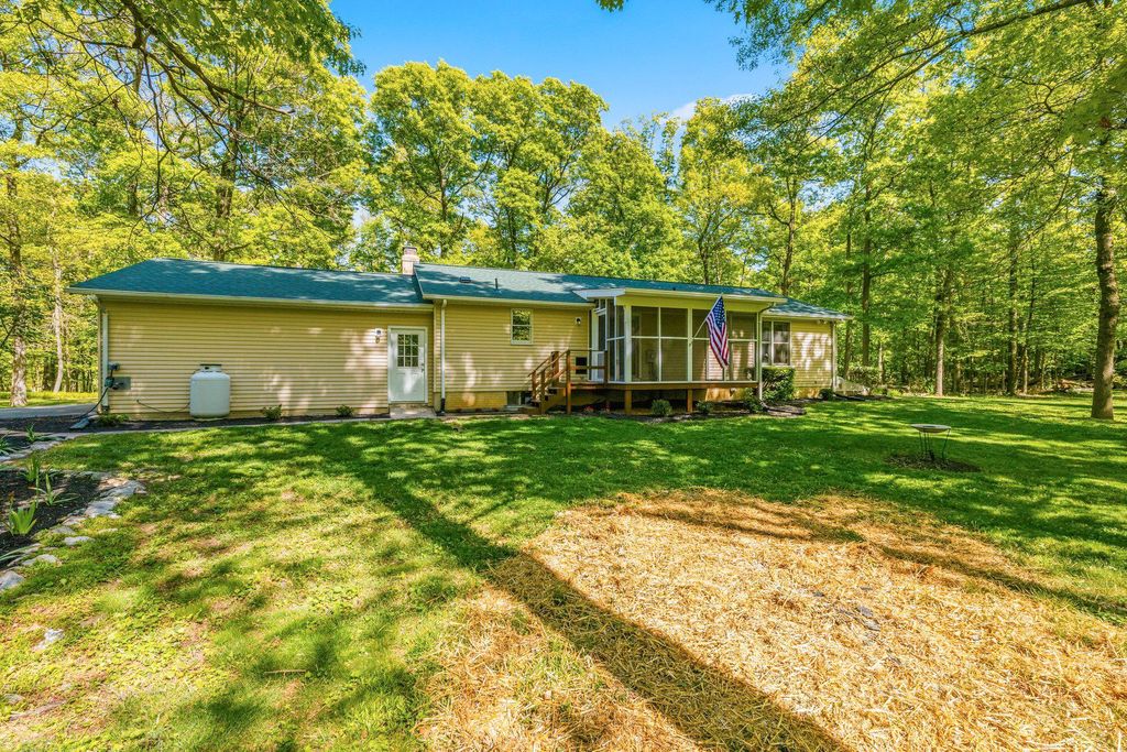 Image 4 of property listing at 10820 GAMBRILL PARK RD, Frederick, MD 21702