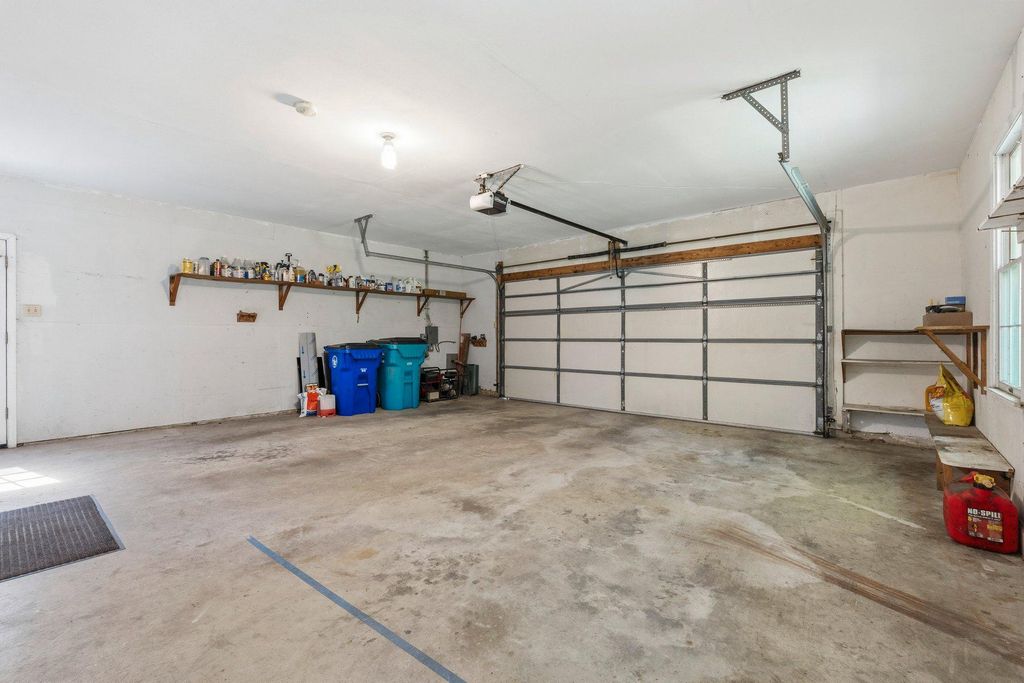 Image 33 of property listing at 10820 GAMBRILL PARK RD, Frederick, MD 21702