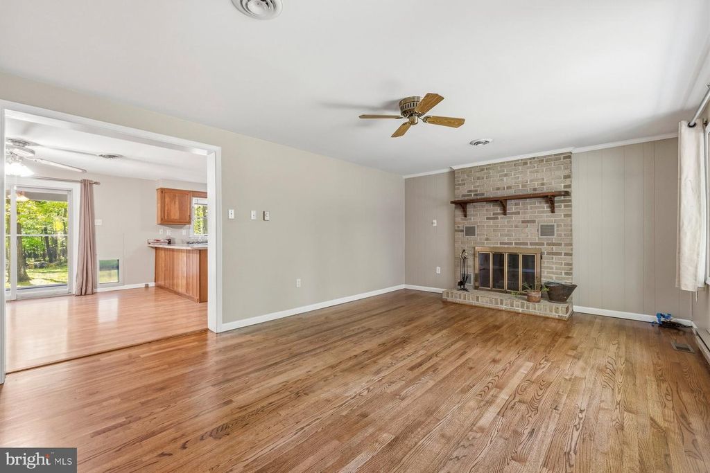 Image 8 of property listing at 10820 GAMBRILL PARK RD, Frederick, MD 21702