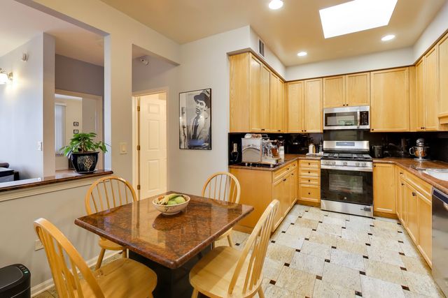 6815 N MILWAUKEE Avenue 707, Niles, IL 60714