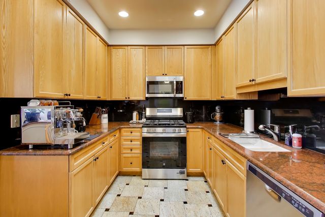 6815 N MILWAUKEE Avenue 707, Niles, IL 60714