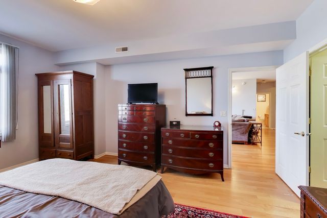 6815 N MILWAUKEE Avenue 707, Niles, IL 60714