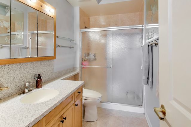 6815 N MILWAUKEE Avenue 707, Niles, IL 60714