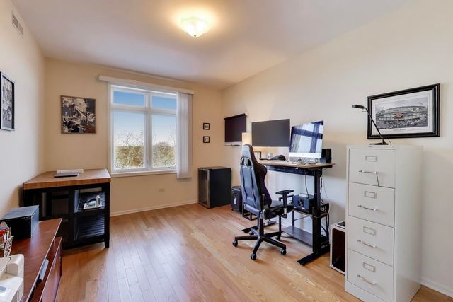 6815 N MILWAUKEE Avenue 707, Niles, IL 60714