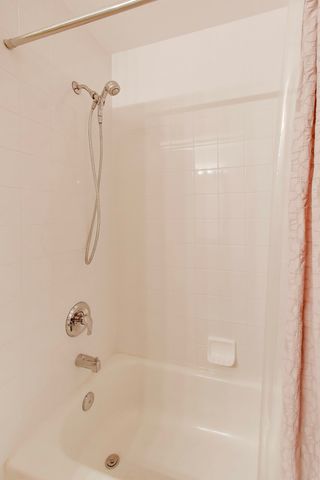 6815 N MILWAUKEE Avenue 707, Niles, IL 60714