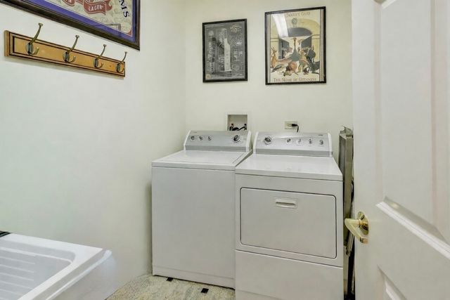 6815 N MILWAUKEE Avenue 707, Niles, IL 60714