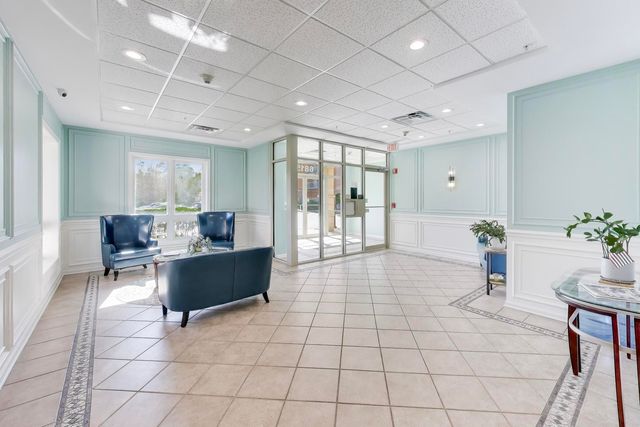 6815 N MILWAUKEE Avenue 707, Niles, IL 60714