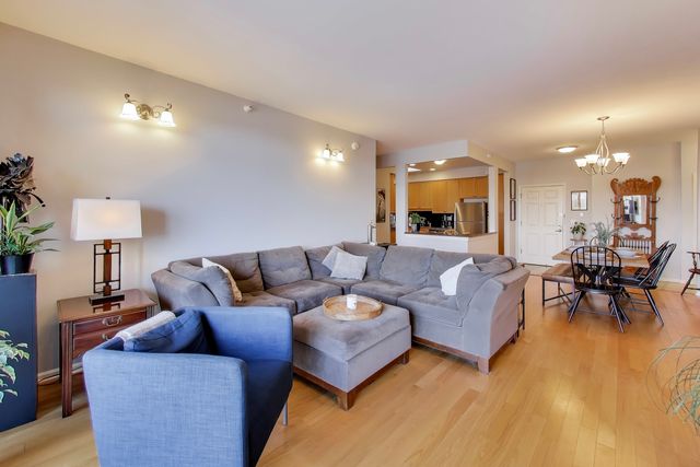 6815 N MILWAUKEE Avenue 707, Niles, IL 60714