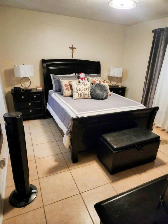 Image 5 of property listing at 7327 ABONADO ROAD 7327, Tampa, FL 33615