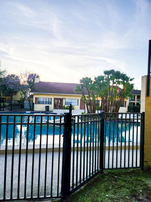 Image 8 of property listing at 7327 ABONADO ROAD 7327, Tampa, FL 33615