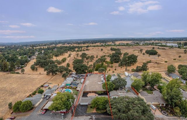 2293 W Hearn Ave, Santa Rosa, CA 95407