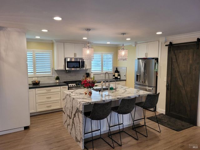 2293 W Hearn Ave, Santa Rosa, CA 95407