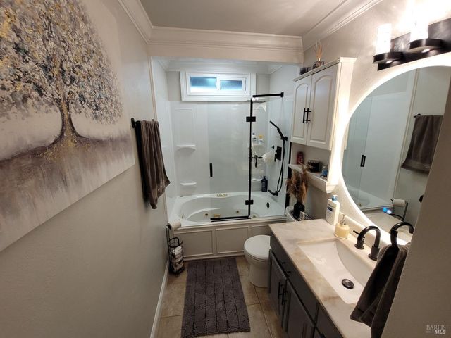 2293 W Hearn Ave, Santa Rosa, CA 95407