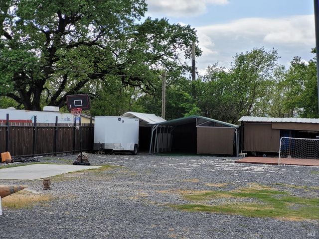 2293 W Hearn Ave, Santa Rosa, CA 95407