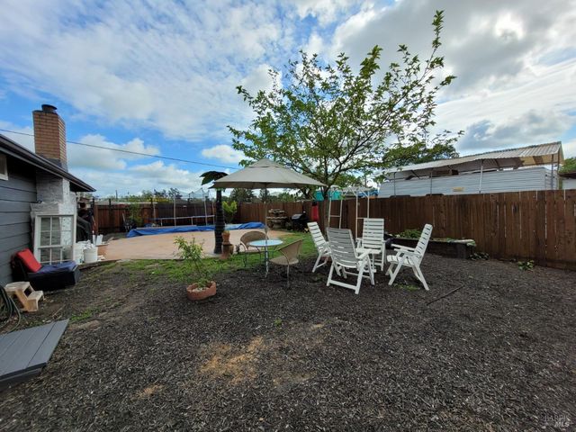 2293 W Hearn Ave, Santa Rosa, CA 95407