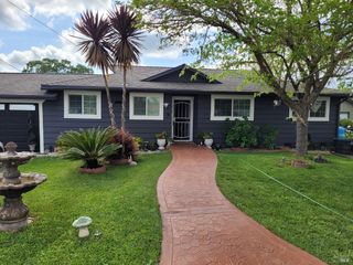 2293 W Hearn Ave, Santa Rosa, CA 95407