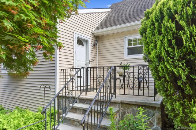 11 Brundage Street, Armonk, NY 10504