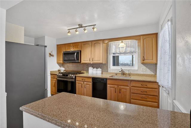 163 Bellwood Dr, Munhall, PA 15120