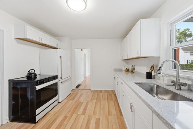 73 Jasper St, Springfield, MA 01109