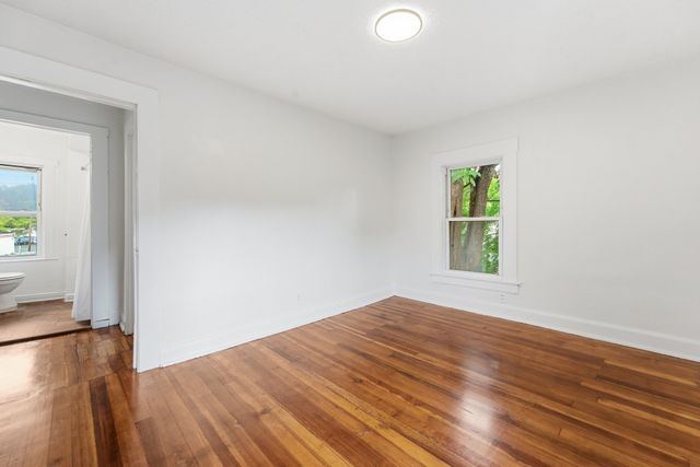 73 Jasper St, Springfield, MA 01109