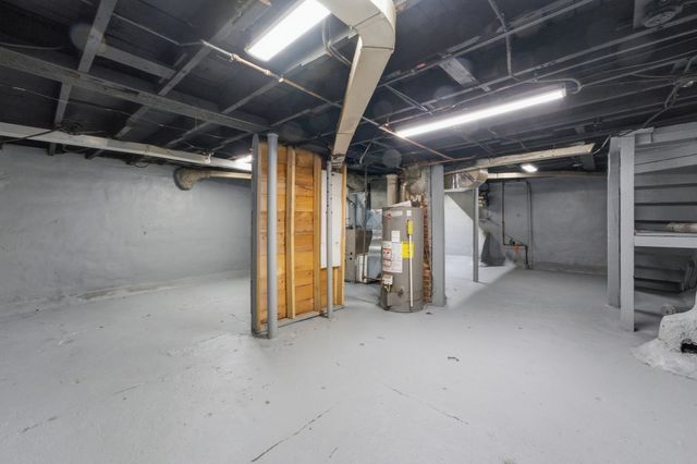 73 Jasper St, Springfield, MA 01109