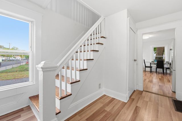 73 Jasper St, Springfield, MA 01109