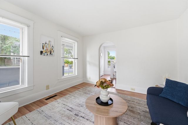 73 Jasper St, Springfield, MA 01109