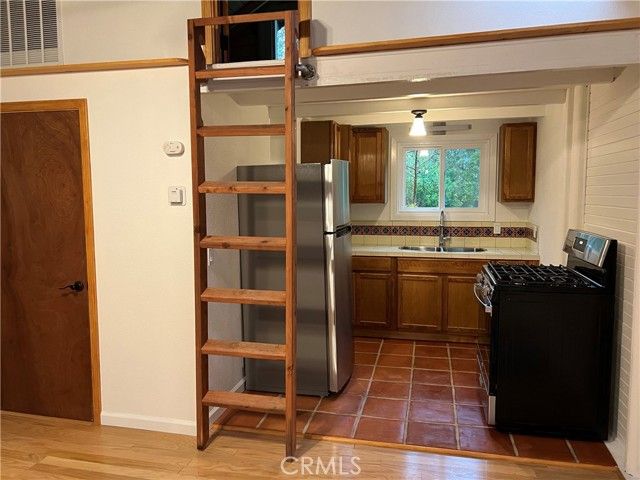 2525 Pierce Avenue, Cambria, CA 93428