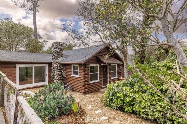 2525 Pierce Avenue, Cambria, CA 93428