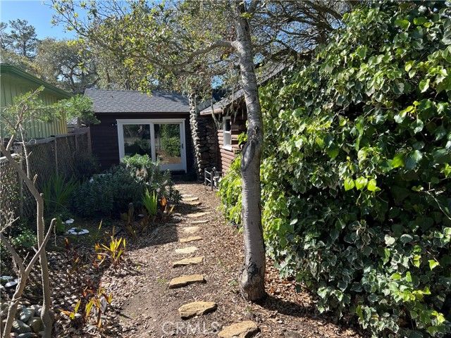 2525 Pierce Avenue, Cambria, CA 93428