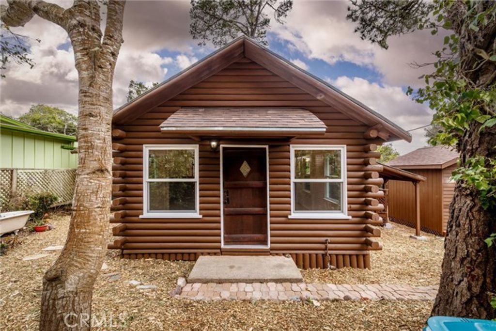 2525 Pierce Avenue, Cambria, CA 93428