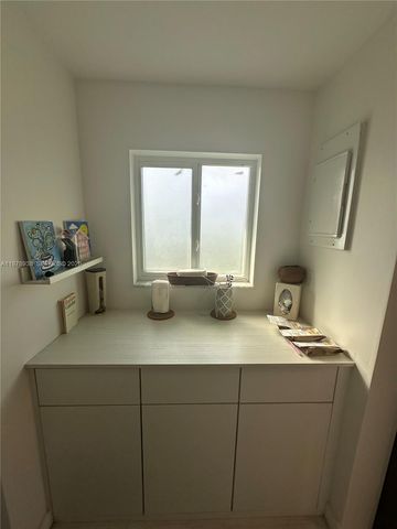 935 Lincoln St, Hollywood, FL 33019