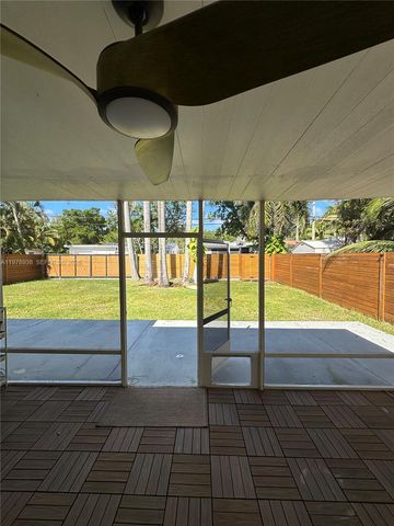 935 Lincoln St, Hollywood, FL 33019