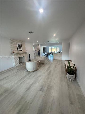 935 Lincoln St, Hollywood, FL 33019