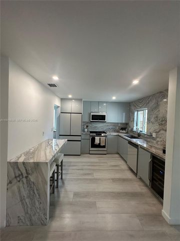 935 Lincoln St, Hollywood, FL 33019